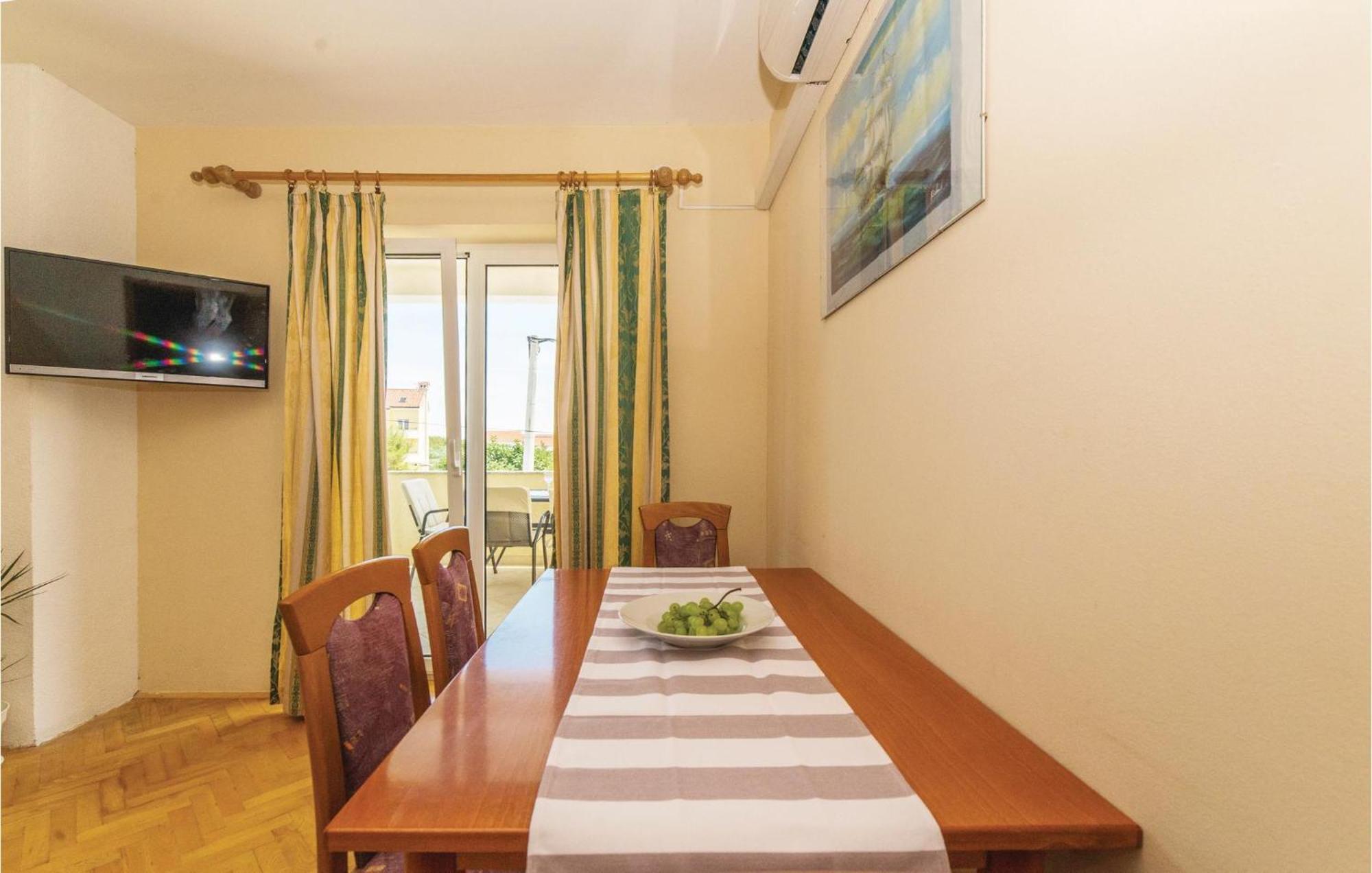 Pet Friendly Apartment In Biograd With Kitchen Biograd Na Moru Bagian luar foto