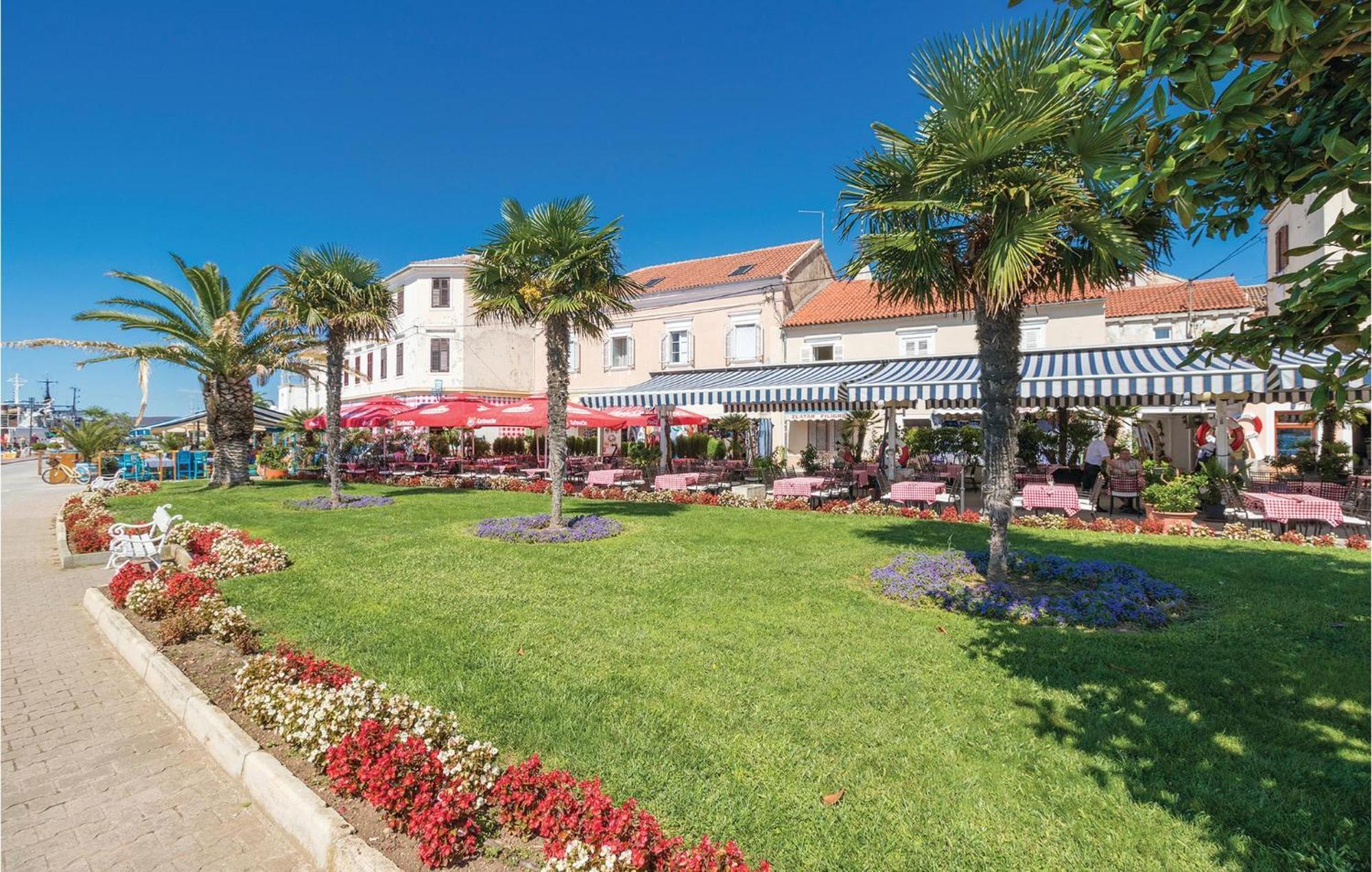 Pet Friendly Apartment In Biograd With Kitchen Biograd Na Moru Bagian luar foto